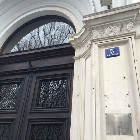 Bed and breakfast House 5